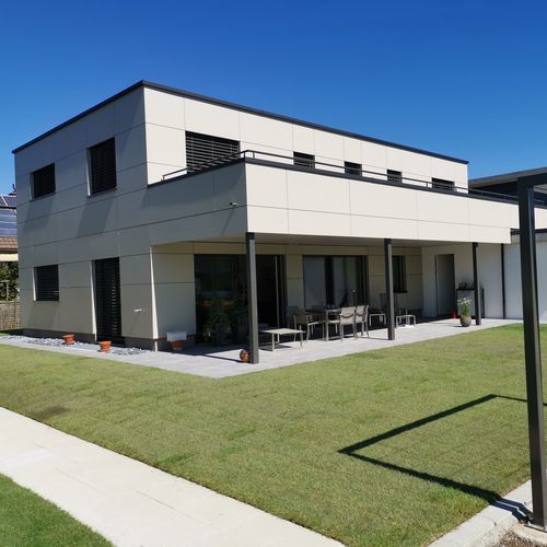 Rivestimento di facciata in pannelli - CELLON - EFH ZIHLSCHLACHT - Bruag Design Factory AG - in HPL / perforato / laccato