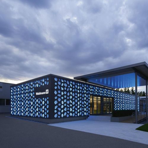 Rivestimento di facciata in pannelli - CELLON - WALDMANN VILLINGEN-SCHWENNINGEN - Bruag Design Factory AG - in composito / in HPL / liscio