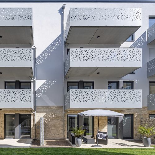 Ringhiera in HPL - CELLON MULTIPLE DWELLING LANGEN - Bruag Design Factory AG - a pannelli / per balaustra / tagliata al laser