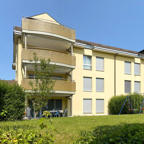 Ringhiera in HPL - CELLON - Nielsenstrasse Buchrain - Bruag Design Factory AG - a pannelli / da esterno / per balcone