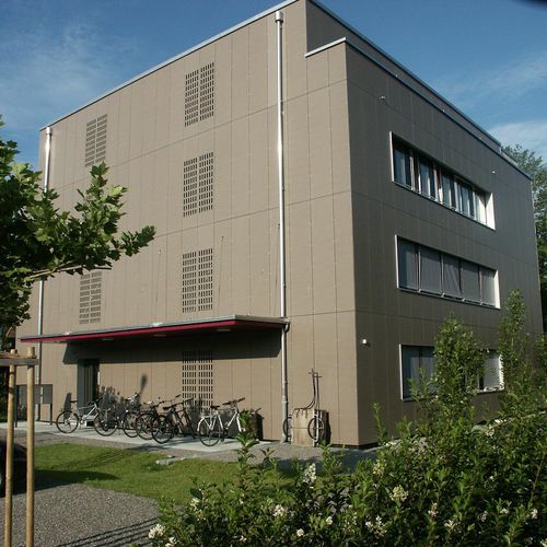 Rivestimento di facciata per facciata ventilata - FORMBOARD TOP PINE - MEHRFAMILIENHAUS LENZBURG - Bruag Design Factory AG - in pannelli / in fibra di legno / liscio