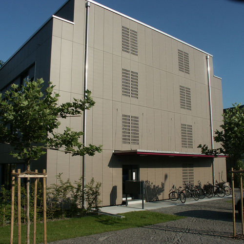 Rivestimento di facciata perforato - FORMBOARD TOP PINE - MULTI FAMILY HOUSE LENZBURG - Bruag Design Factory AG - in pannelli / in fibra di legno / di grande formato