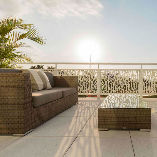 Ringhiera in HPL - CELLON - MARRIOTT PORT-AU-PRINCE HAITI - Bruag Design Factory AG - a pannelli / da esterno / per balcone