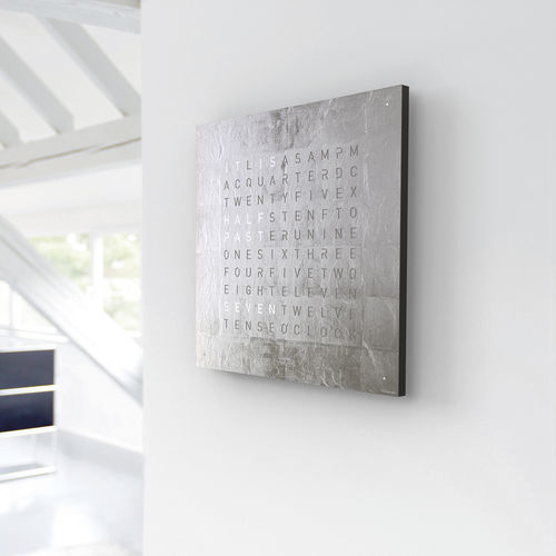 Orologio contemporaneo - PLATINUM - qlocktwo - a muro / con schermo digitale LCD / contract