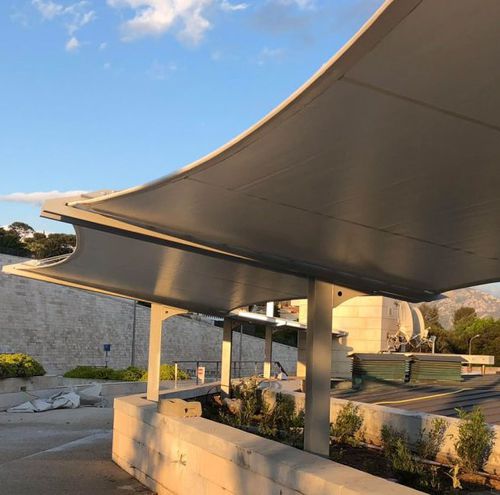 Tensostruttura su ossatura metallica - HOTEL PALM BEACH MARSEILLE - Eugreb Invest - per tettoia di posto auto / con membrana in PVC / per hotel