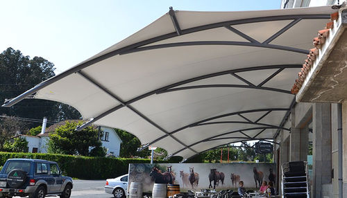 Tensostruttura su ossatura metallica - AL PASO - Eugreb Invest - per tettoia d'entrata / con membrana in PVC / per ristorante