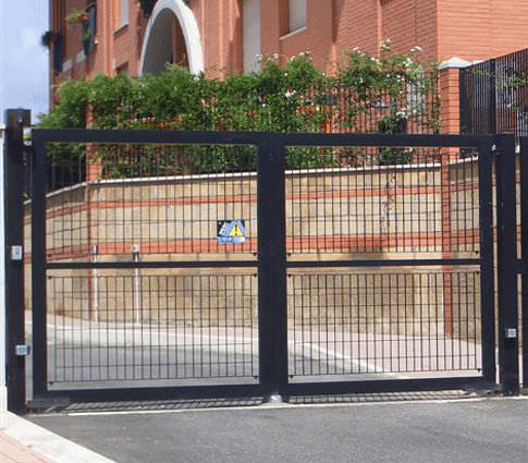 Cancello battente - CLASSIC - Libra Industriale spa - in acciaio / in rete metallica / contract