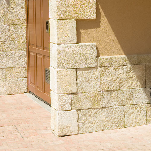 Lastra di paramento d'angolo - POBLET  - SAS PREFABRICADOS DE HORMIGON SA - in calcestruzzo / per esterni / da incollare