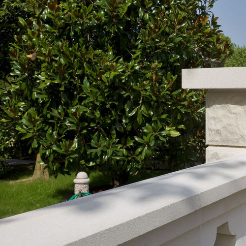 Copertina per muro per recinzione di giardino - AL Series - SAS PREFABRICADOS DE HORMIGON SA - in pietra / in calcestruzzo / a doppia pendenza