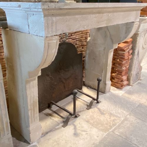 Cornice per camino classica - 202107 - bca materiaux anciens - in pietra / in calcare