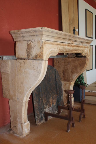 Cornice per camino in stile Luigi XIV - bca materiaux anciens - in marmo / in pietra