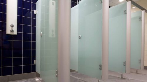 Cabina per bagni pubblici in laminato - MARATHON SYSTEM D  - Prospec - in vetro / per toilette / per edifici pubblici