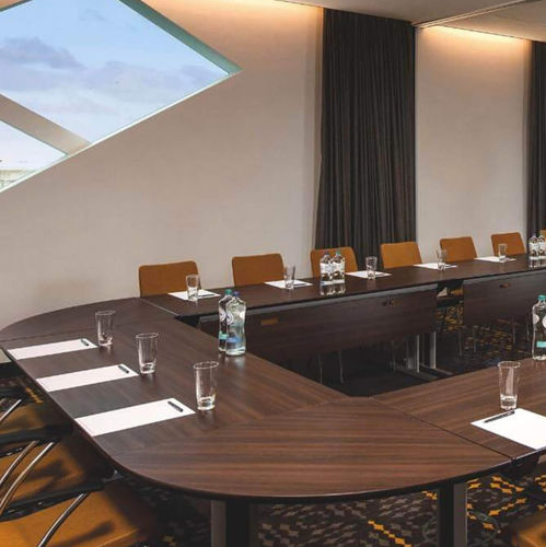 Tavolo da conferenza contemporaneo - CONFIGURE-8 - burgessfurniture - in legno / in alluminio / con supporto in alluminio