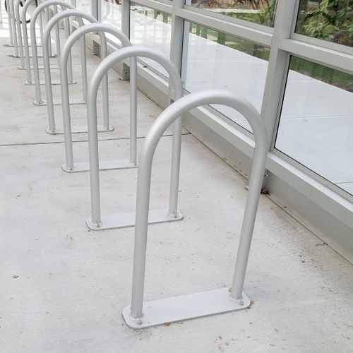 Rastrelliera per biciclette a pavimento - CLASSIC HOOP - Brasco International Inc. - per spazi pubblici / in alluminio / professionale