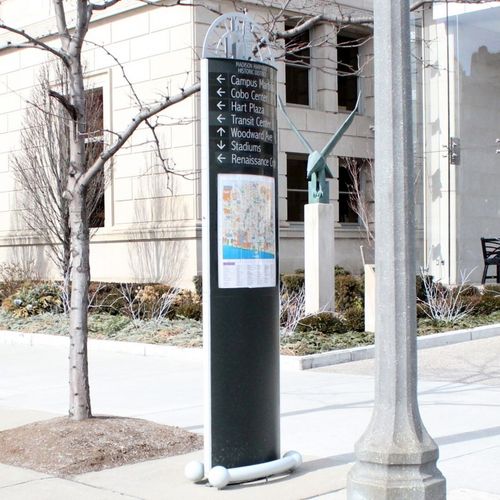 Totem di segnalazione - DIRECTIONAL - Brasco International Inc. - LED / digitale / per spazio pubblico