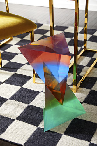Tavolo d'appoggio contemporaneo - NEO GEO - Jonathan Adler - in acrilico / triangolare / per uso residenziale