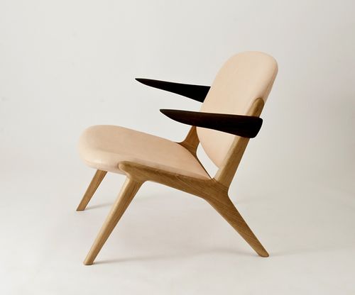 Chauffeuse contemporanea - IS LOUNGE - Miyazaki Chair Factory - in legno / con braccioli