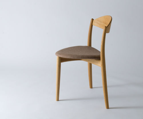 Sedia contemporanea - HOZUKI - Miyazaki Chair Factory - da interno / in tessuto / in legno massiccio