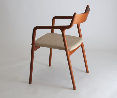 Sedia contemporanea - PEPE - Miyazaki Chair Factory - da interno / in legno / imbottita
