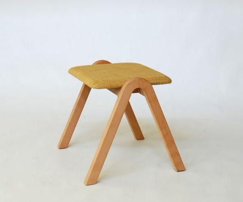 Sgabello contemporaneo - A - Miyazaki Chair Factory - in legno / imbottito / impilabile