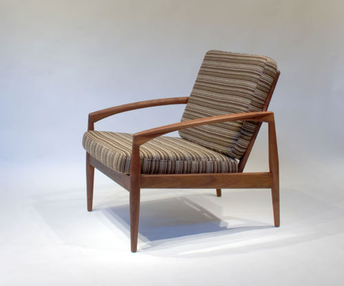 Poltrona design scandinavo - PAPER KNIFE - Miyazaki Chair Factory - in tessuto / in legno / con poggiapiedi