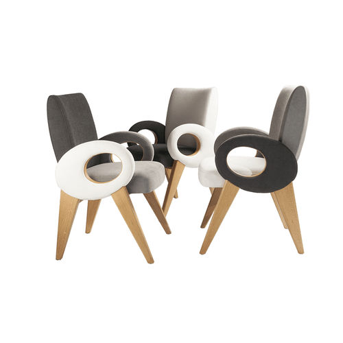 Sedia da ristorante contemporanea - AMI - Quiso - da interno / in tessuto / con supporto in quercia