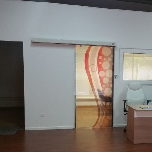 Porta da interno - INNOVA - SOFTICA - in alluminio / scorrevole / contemporanea