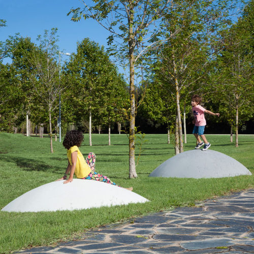 Panca per spazi pubblici contemporanea - Islands - Durbanis - in calcestruzzo / senza schienale / senza braccioli