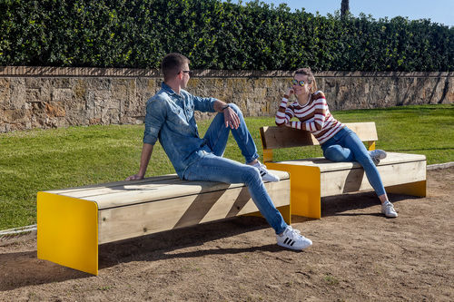 Panca per spazi pubblici contemporanea - Bru - Durbanis - in legno / in metallo verniciato / con schienale