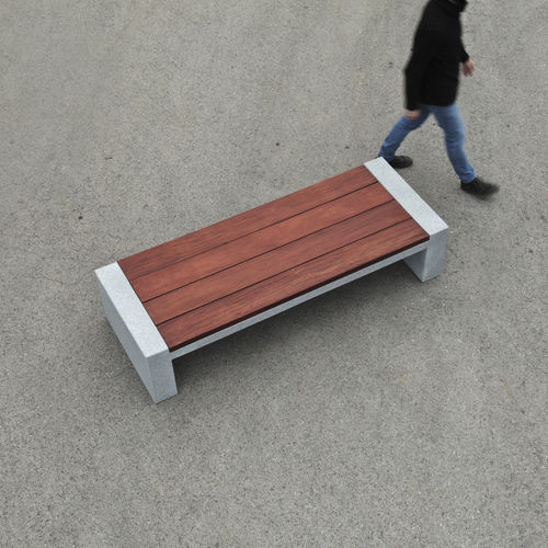 Panca per spazi pubblici contemporanea - Vora - Durbanis - in legno / in cemento armato / senza schienale