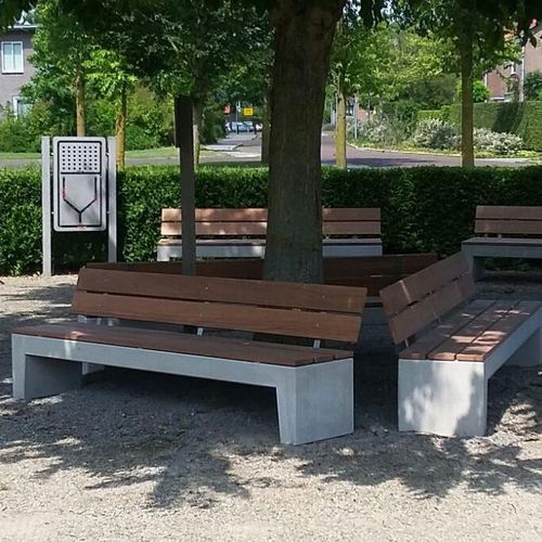 Panca per spazi pubblici contemporanea - Bleijko - in legno / in calcestruzzo / con schienale