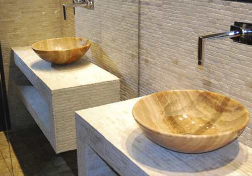 Lavabo da appoggio - ONYX YELLOW - Akrolithos S.A. - in pietra naturale / con scaffale integrato / rotondo