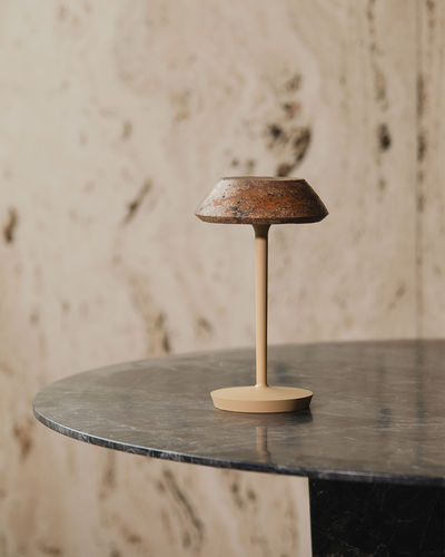Lampada beige - mini FIORE - MAAMI HOME - da tavolo / in alluminio / in marmo