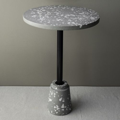 Tavolo da bistrot contemporaneo - M-8 - Karoistanbul - in terrazzo / con supporto in acciaio / rotondo
