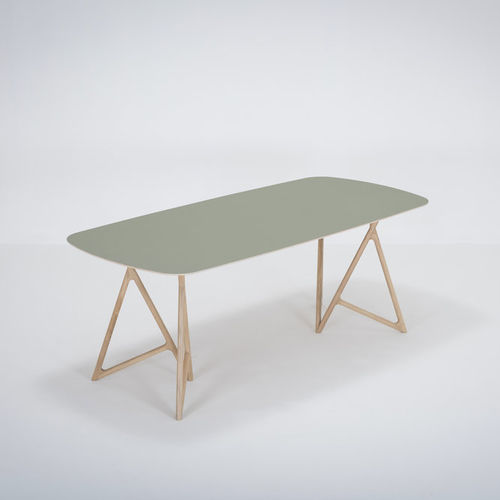 Tavolo contemporaneo - KOZA - Gazzda - in rovere / in linoleum / ovale