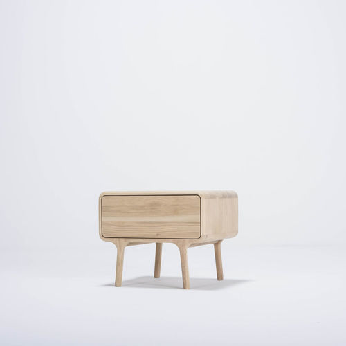 Comodino contemporaneo - FAWN - Gazzda - in rovere / con supporto in quercia / rettangolare