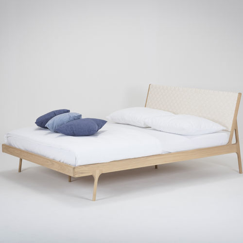 Letto matrimoniale - FAWN - Gazzda - contemporaneo / con testiera imbottita / in cotone