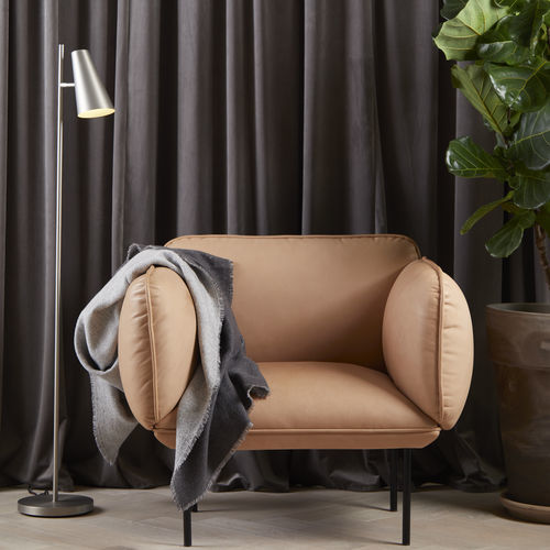 Poltrona design scandinavo - NAKKI - WOUD - in tessuto / in legno massiccio / in legno compensato