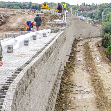 Geogriglia di consolidamento - SECUGRID® M3 BLOCK - NAUE - antierosione / di protezione / per muro di contenimento