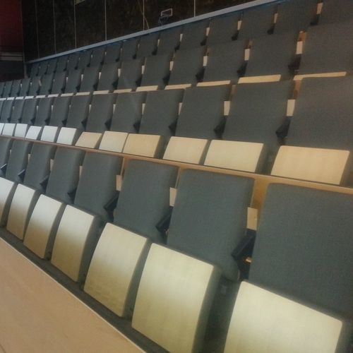Sedia per auditorium contemporanea - Volta - X - Jezet Seating - da interno / in tessuto ignifugo / con supporto in metallo verniciato
