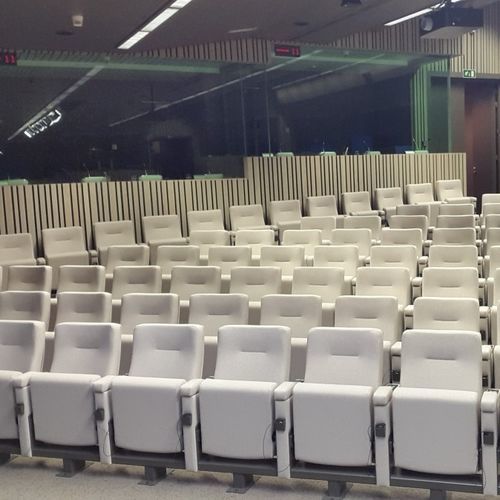 Poltrona per auditorium contemporanea - Arcade - Jezet Seating - in tessuto ignifugo / in faggio / in metallo