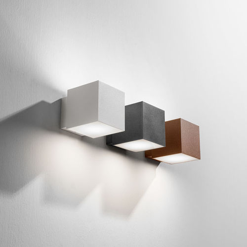 Applique contemporanea - UP&DOWN  - OLEV S.r.l. - da interno / in alluminio / a cubo