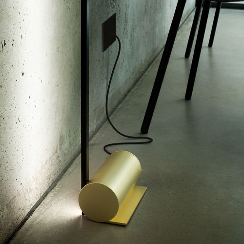 Lampada da pavimento - SLIGHT - OLEV S.r.l. - in metallo / contemporanea / con cavo