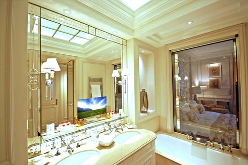 Specchio da bagno a muro - BEAU-RIVAGE PALACE : LAUSANNE - Raymura - contemporaneo / rettangolare / con televisore integrato