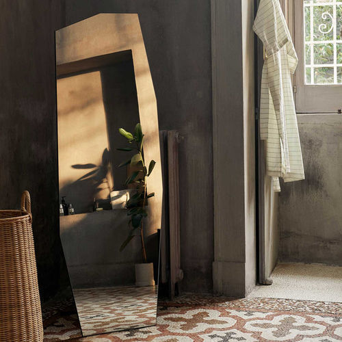 Specchio da terra - Shard - Ferm Living - contemporaneo / in acciaio / nero
