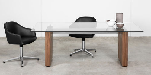 Tavolo contemporaneo - BLOCK - MASIS - in vetro / con supporto in legno / rettangolare
