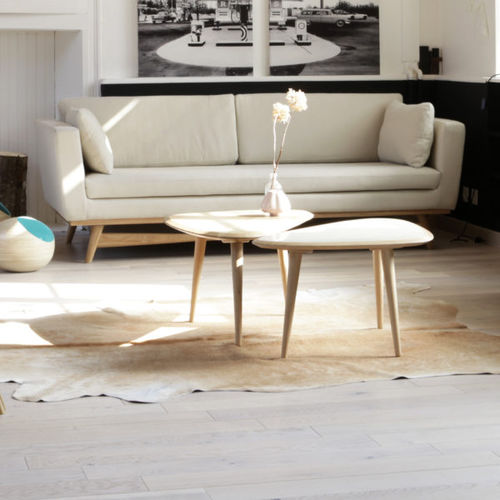 Tavolino basso contemporaneo - SMALL 50’S - Red Edition - in legno / con supporto in legno / triangolare