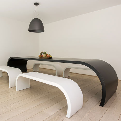 Tavolo da pranzo contemporaneo - ONDA - R&J Luxe Furniture - in alluminio / con supporto in alluminio / curvo