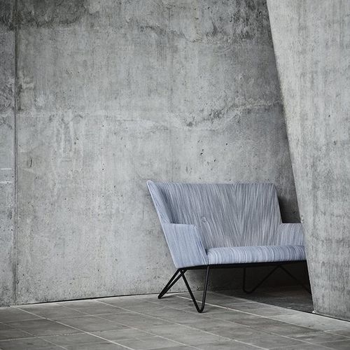 Divanetto imbottito design scandinavo - TOSOM - Bruunmunch Furniture ApS - in tessuto / in pelle / grigio
