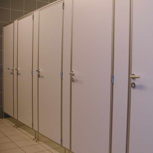 Cabina per bagni pubblici in laminato - MFC - Frajt s.r.o. - in alluminio / per toilette / per edifici pubblici